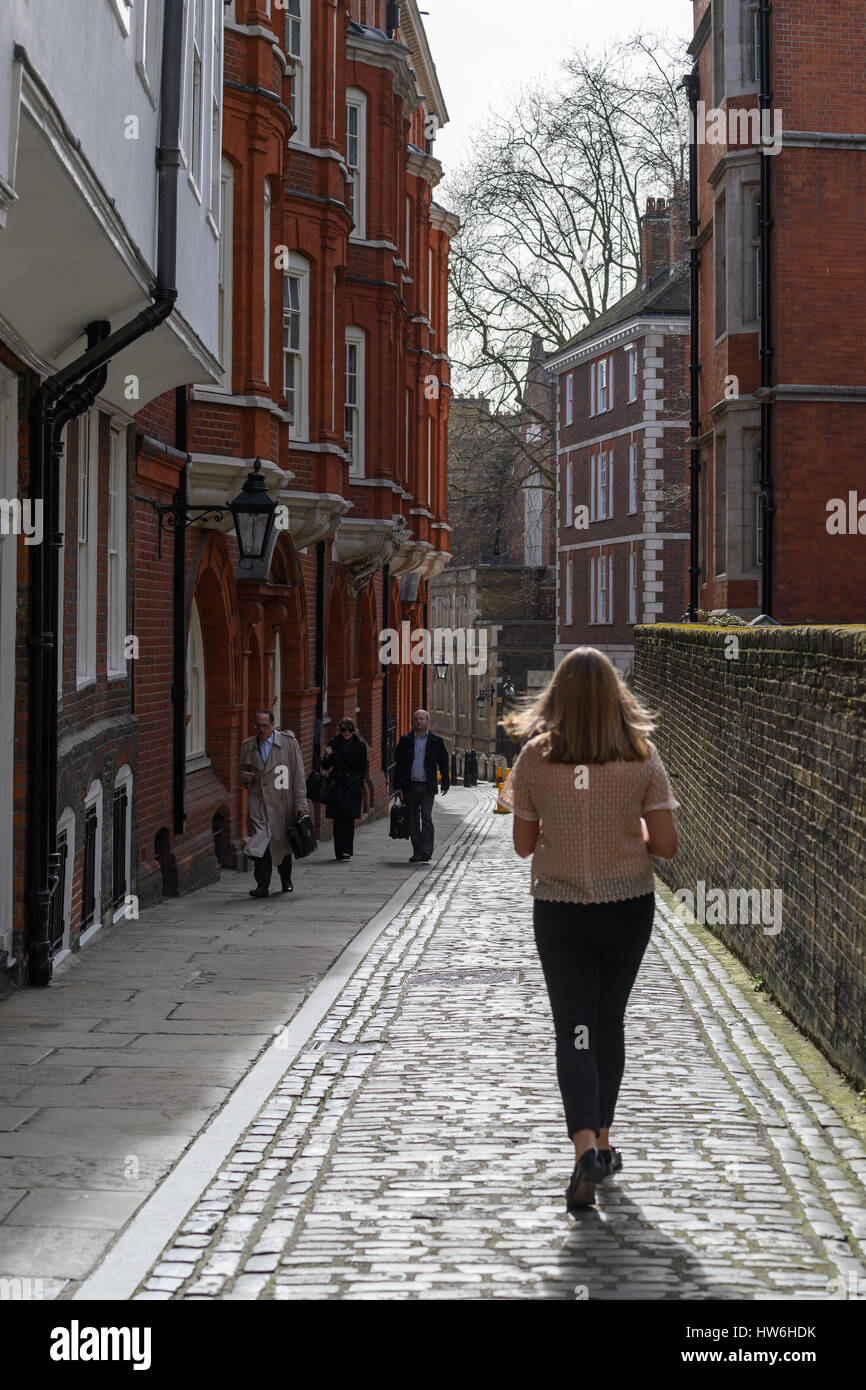 Middle Temple Lane, gegenüber dem Königlichen Gerichtshöfe, London. Stockfoto