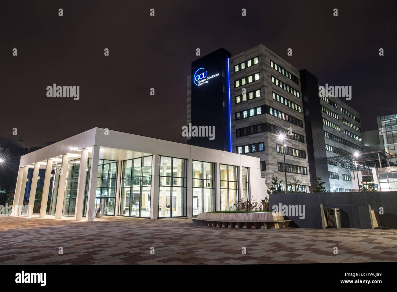 Glasgow Caledonian University in der Nacht Stockfoto