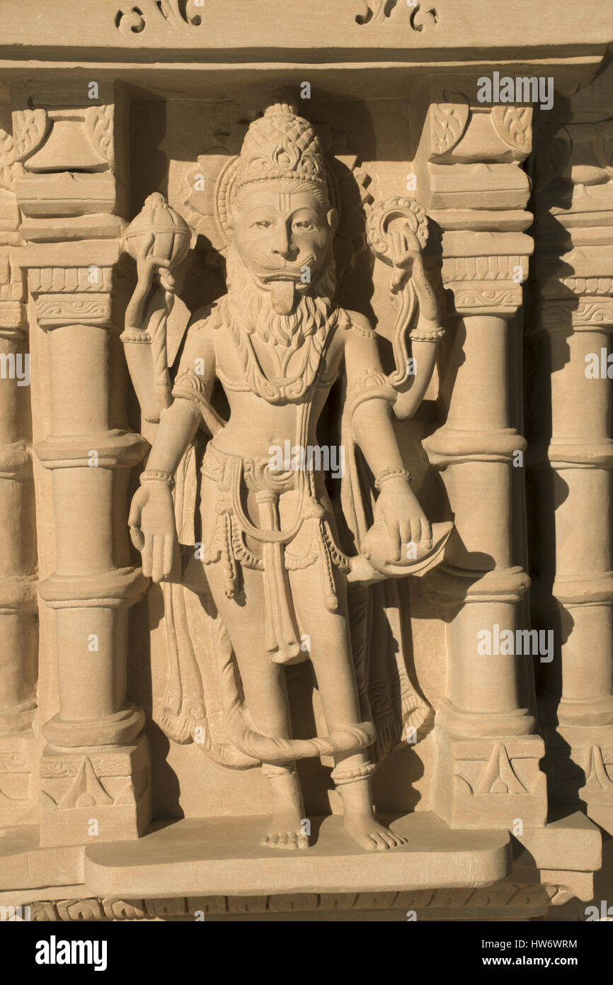 Skulptur an Außenwand, BAPS Swaminarayan Mandir Katraj, Pune Stockfoto