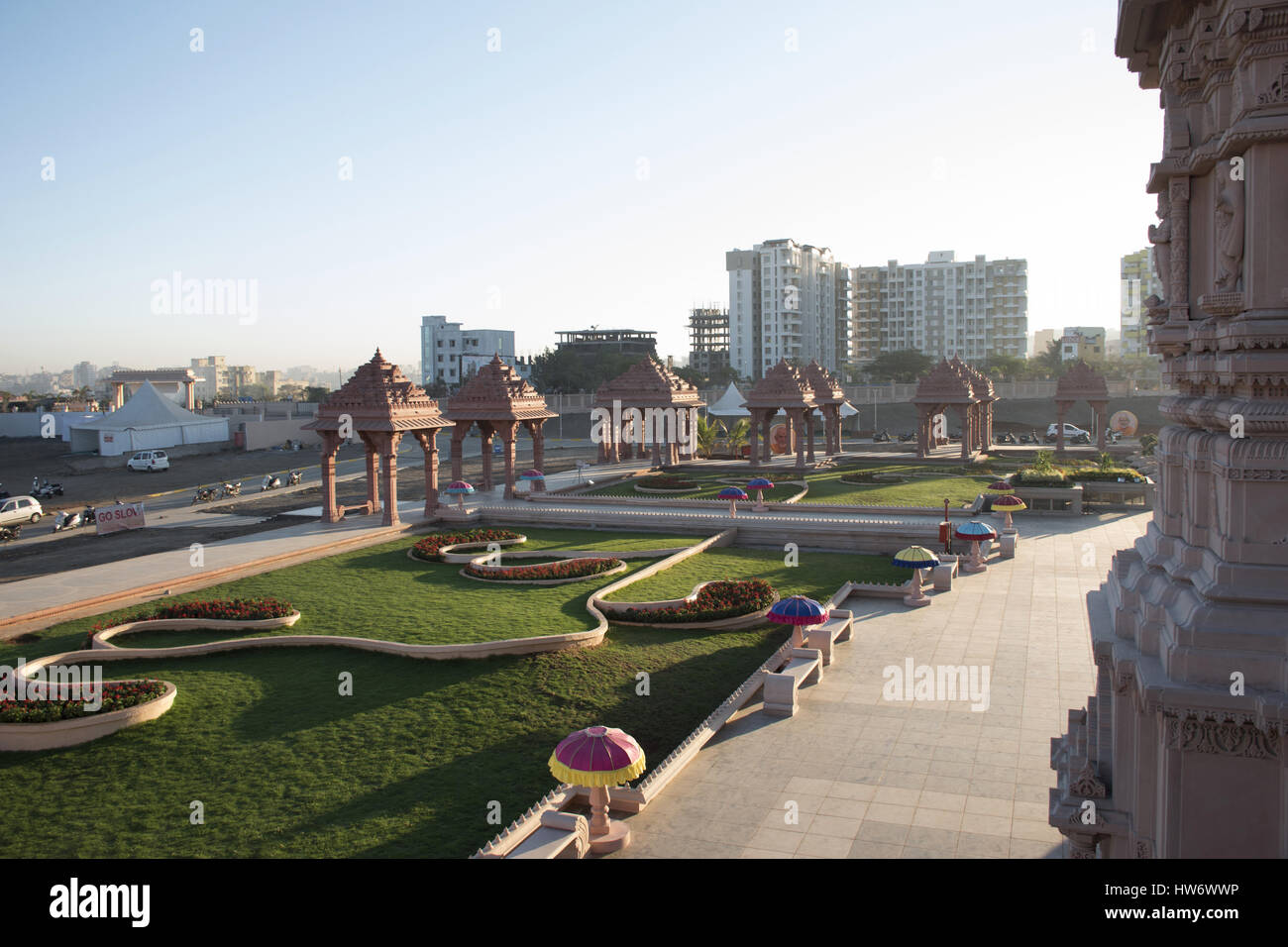 Blick vom BAPS Swaminarayan Mandir Katraj, Pune, Maharashtra, Indien Stockfoto