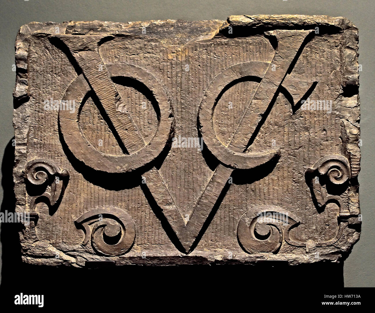 VOC-Stein aus dem Tor das Castle of Good Hope (niederländische Reliefs aus Kapstadt) in Südafrika. Die Vereinigten ostindischen Company - VOC - Blütezeit - Niederländisch - Holland-The Niederlande (VOC wurde offiziell das erste börsennotierte Unternehmen der Welt) Stockfoto