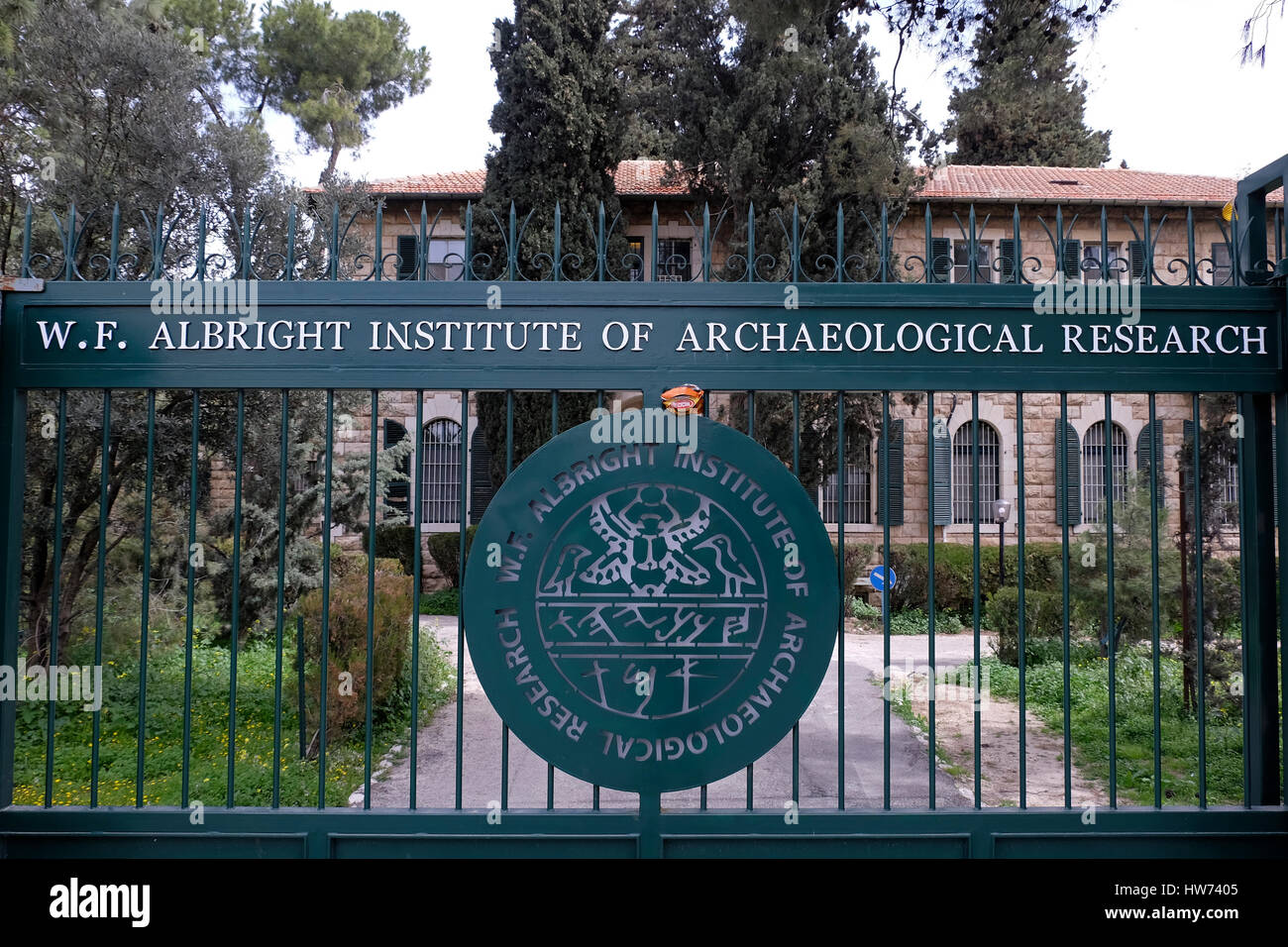 Das Tor in das älteste amerikanische Forschungszentrum für Vorderasiatische Altertumswissenschaften im Nahen Osten namens W. F. Albright archäologischen Forschungsinstitut (AIAR), befindet sich in Salah Ad Din Straße in Ost-Jerusalem. Stockfoto