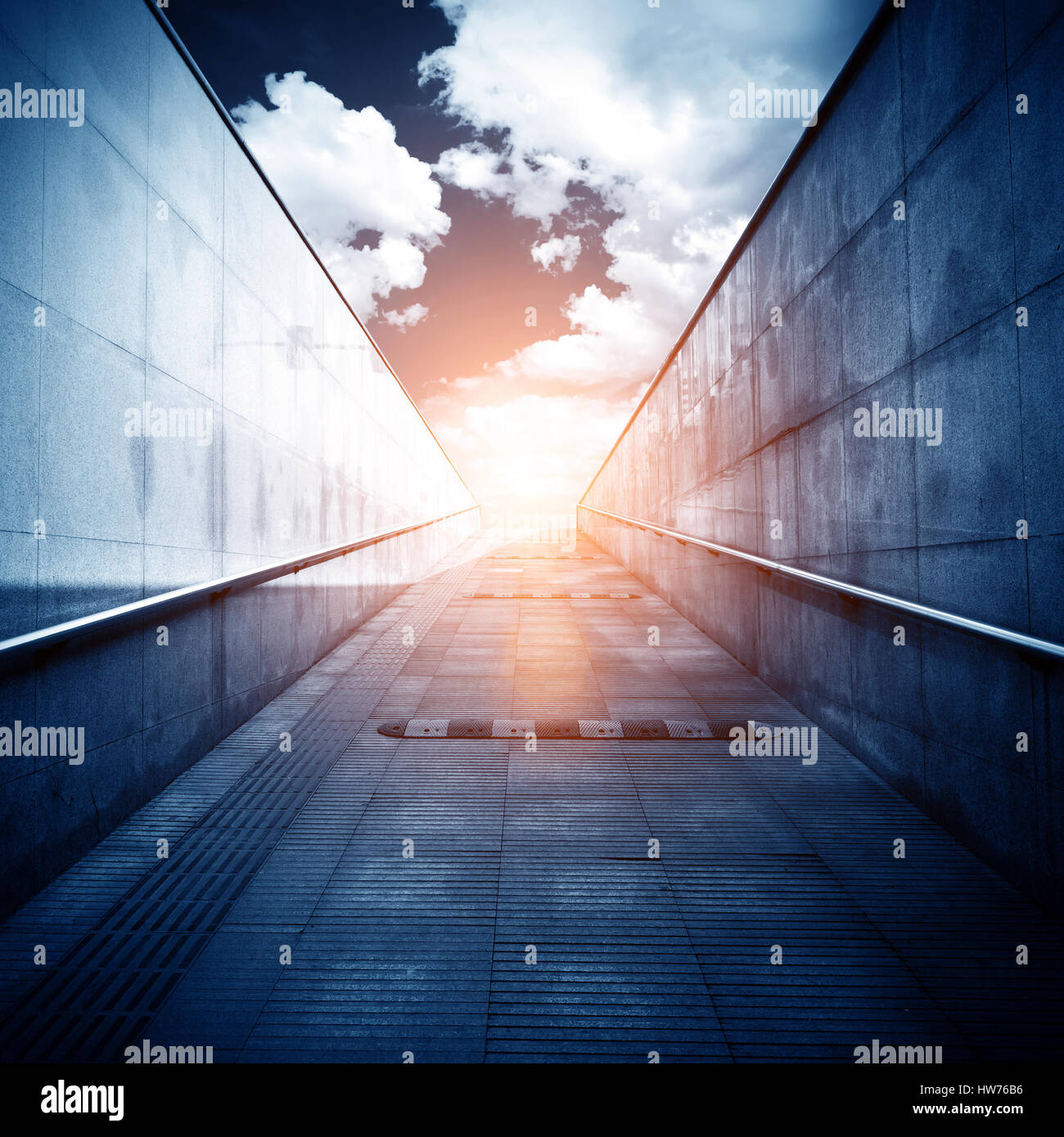 Licht am Ende des Tunnels. Stockfoto