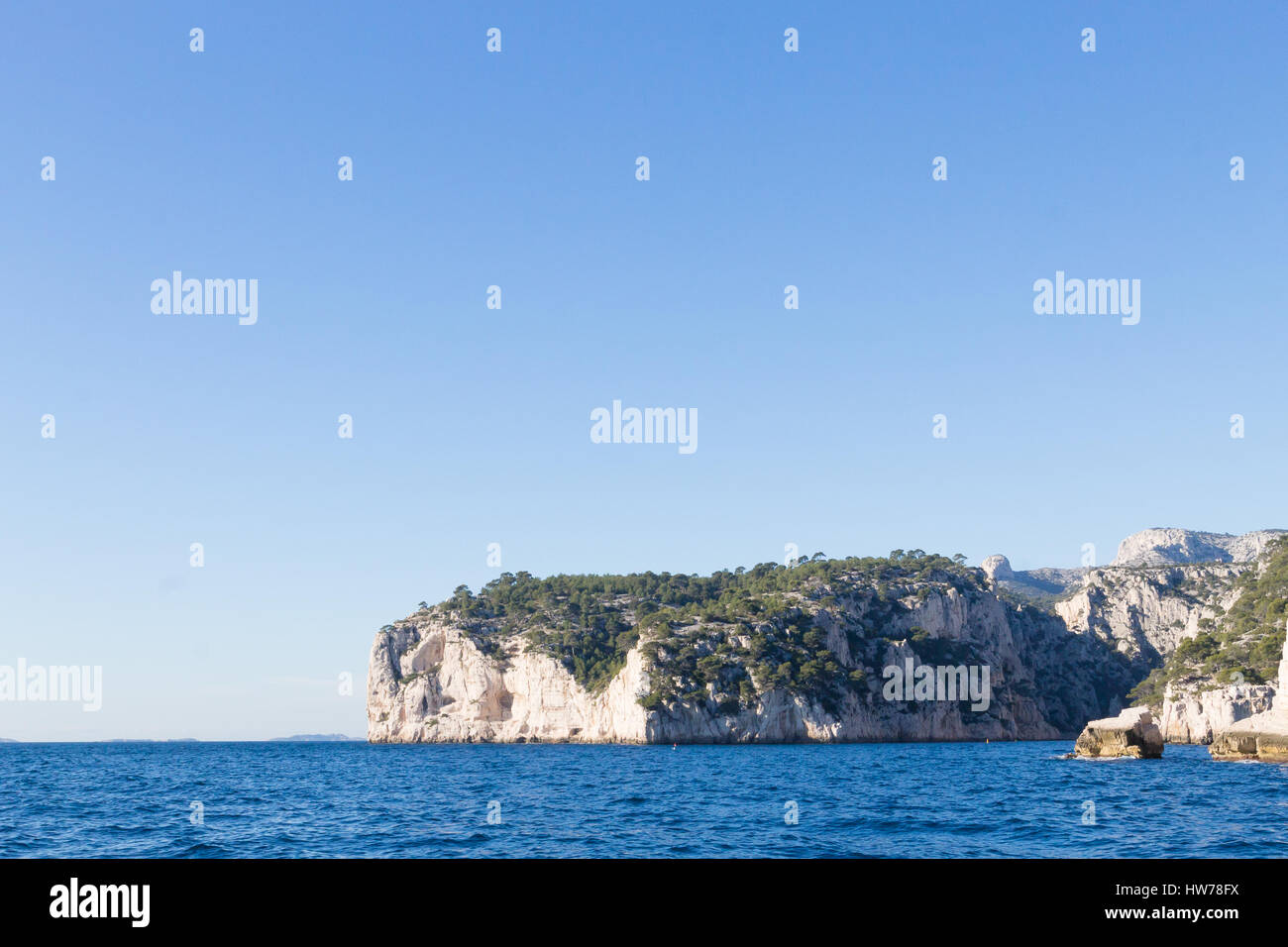 Schöne Natur der Calanques an der azurblauen Küste von Frankreich. Calanques-Nationalpark in der Nähe von Marseille. Natur und outdoor Stockfoto