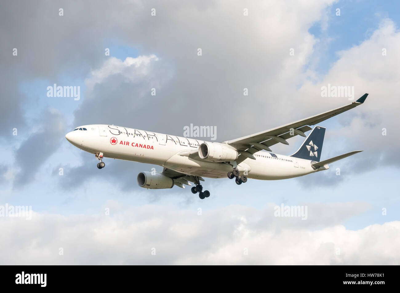 Airbus A321 von Air Canada auf der Zielseite Ansatz nach London Heathrow Airport, Großbritannien betrieben Stockfoto