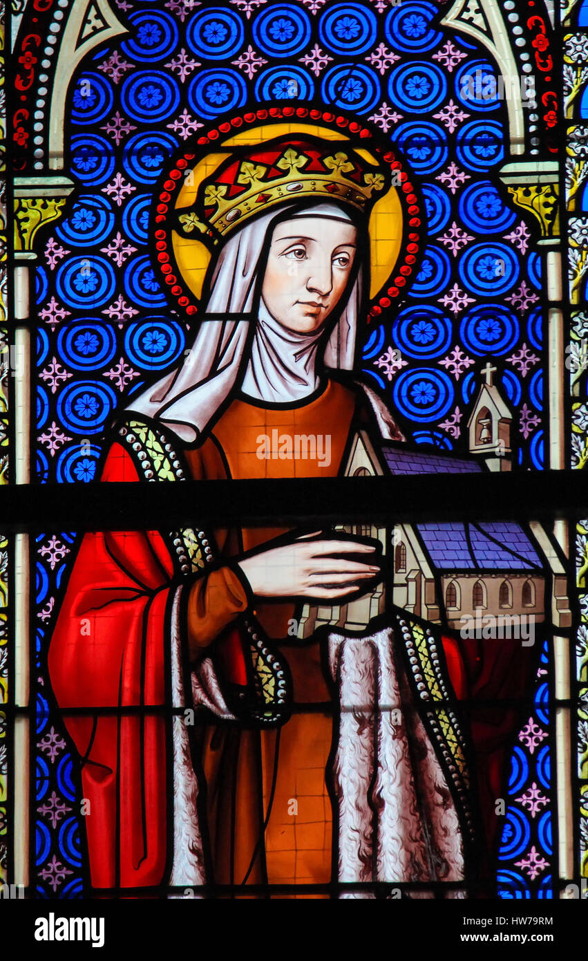Glasfenster in der Kirche von unserer lieben Frau von Sablon in Brüssel, Belgien, Darstellung Heilige Hedwig von Schlesien, einem mittelalterlichen christlichen Heiligen. Stockfoto