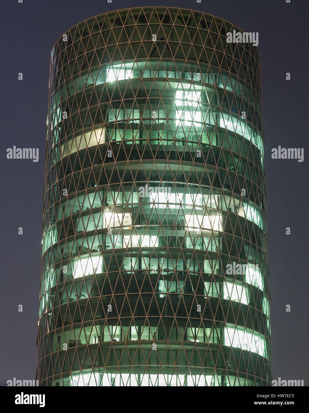 Westhafen Tower in Frankfurt am Main in der Nacht Stockfoto