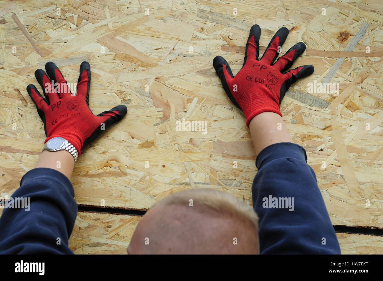 Architektur, Arbeit, Gebäude, Wand, Dach, Menschen, Menschen, Arbeit, Arbeit, Gefahr, Sicherheit, Krankenversicherung, Unfälle, Arbeit, Stockfoto