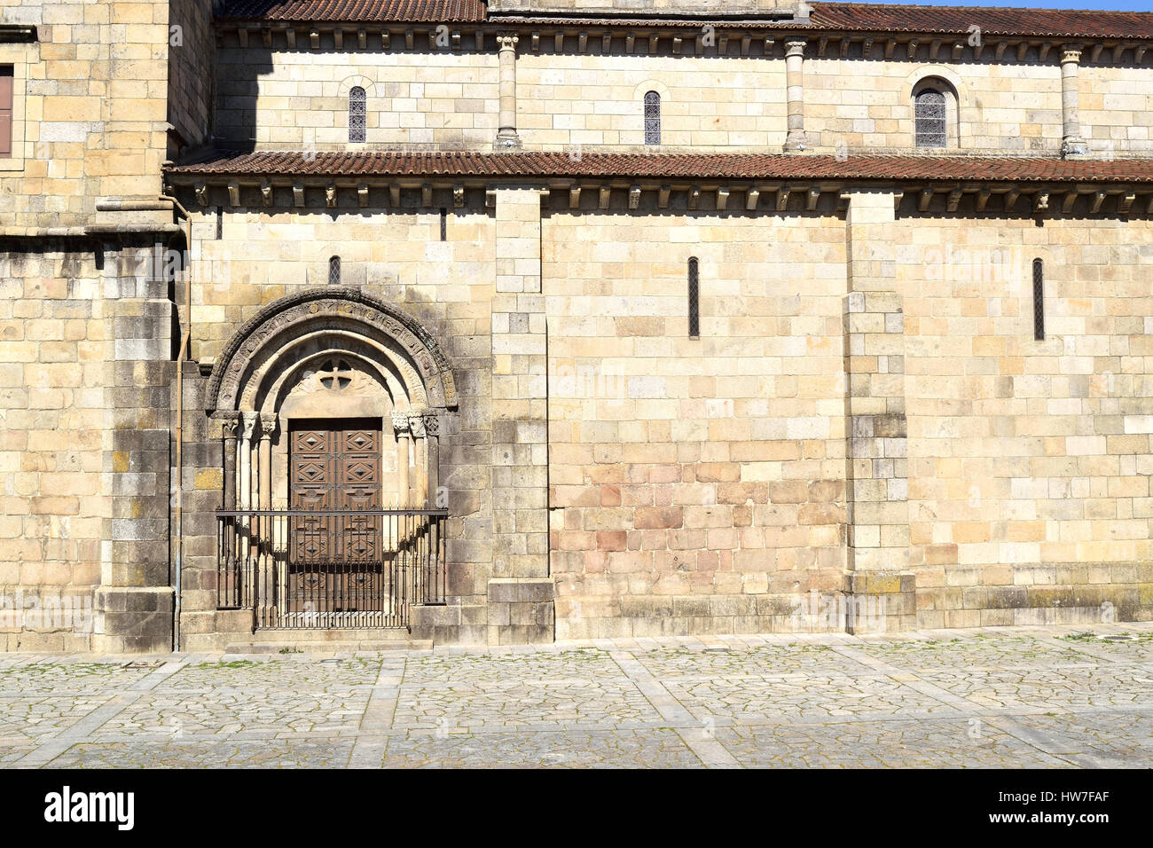 Der Seitenfassade der Kathedrale von Braga Stockfoto