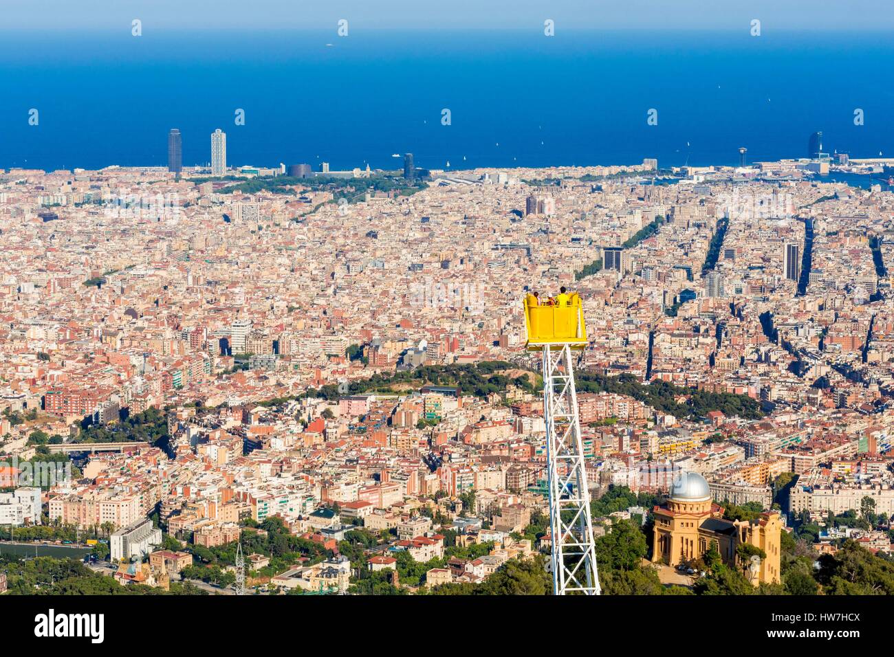 Spanien, Katalonien, Barcelona, Blick vom Vergnügungspark Tibidabo (Serra de Collserola), gegründet 1901 auf der Stadtteil Eixample, La Barceloneta und die Altstadt Stockfoto