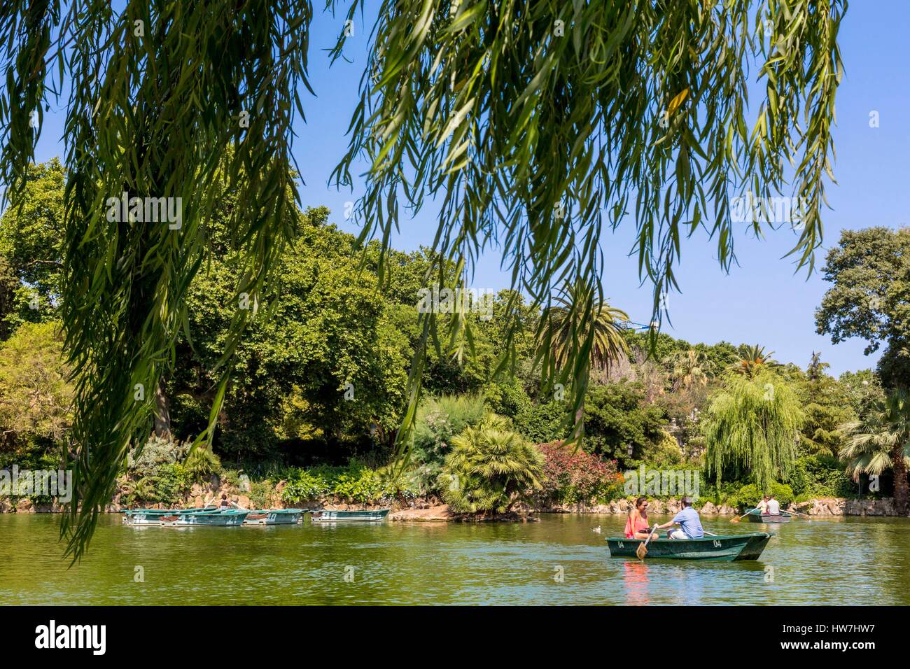 Spanien, Katalonien, Barcelona, La Ribera, Ciutadella Park, Park, gegründet von Josep Fontseré für die Weltausstellung 1888 Boote auf dem Teich Stockfoto