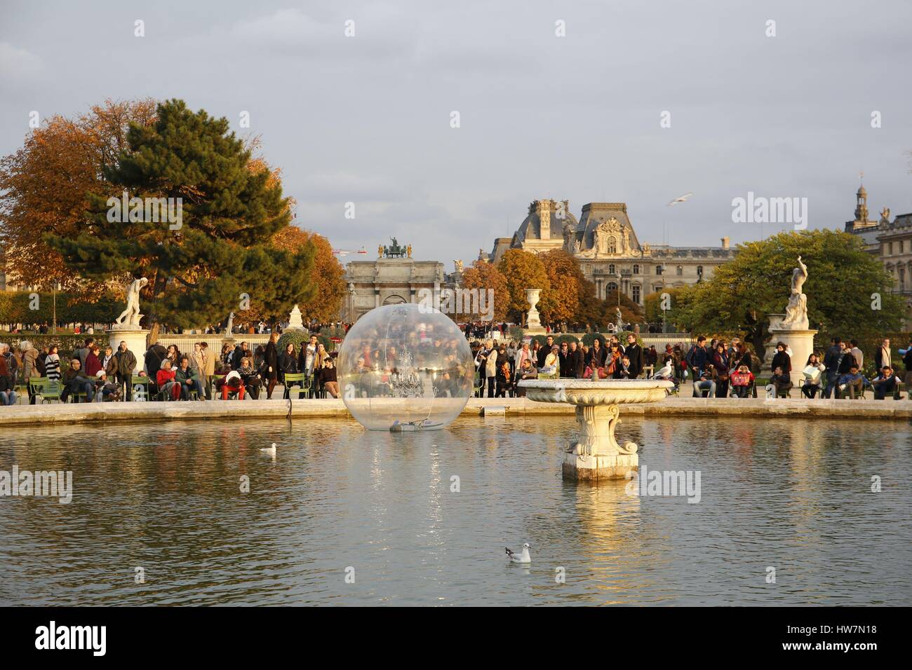 Frankreich, Paris, Tuileries-Gärten, während die FIAC 2015, internationale Messe für zeitgenössische Kunst, Kunstwerke sind der Öffentlichkeit ausgesetzt. Stockfoto