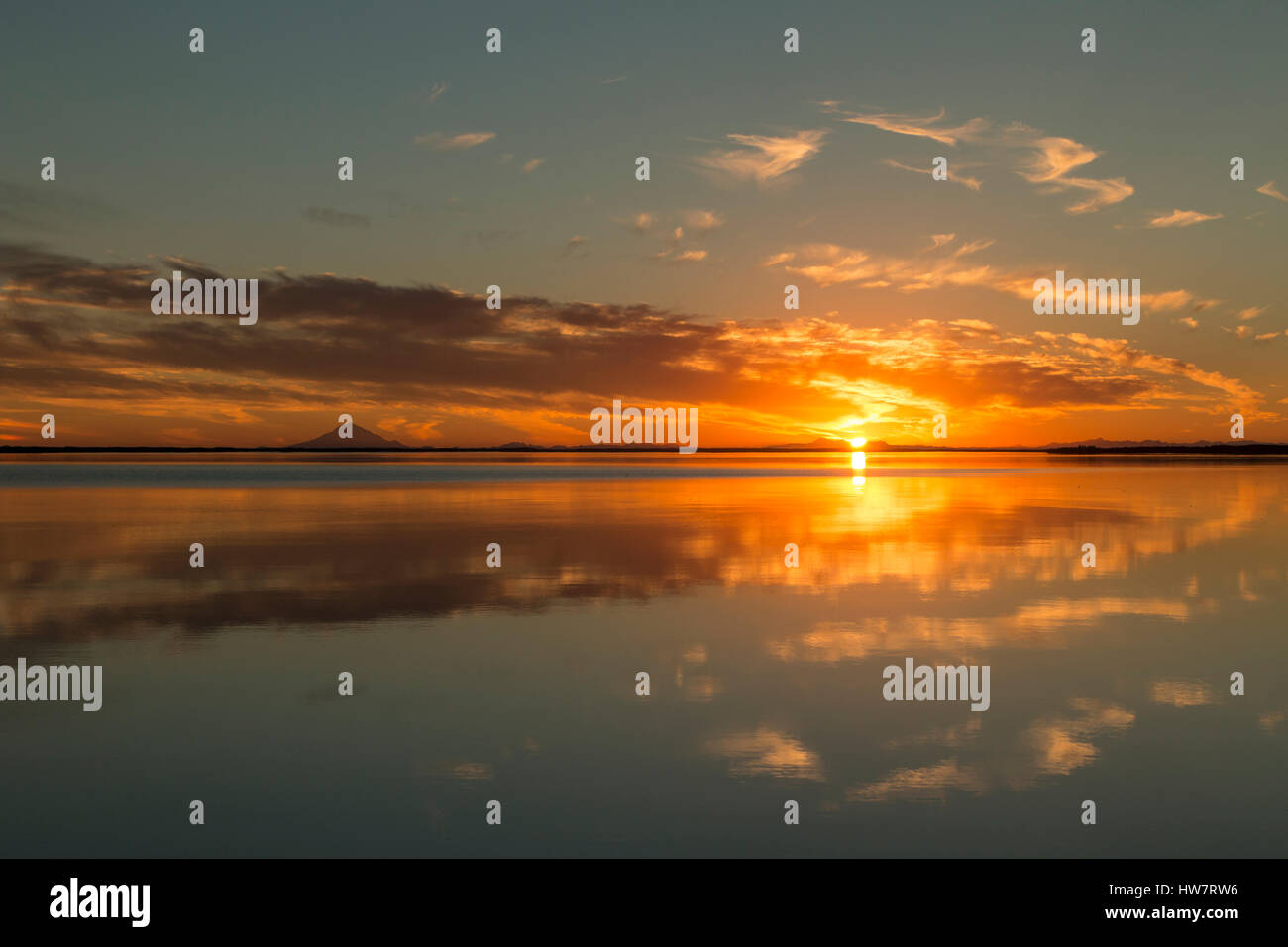 Sonnenuntergang über Skilak Lake in Kenai National Wildlife Refuge in Alaska. Stockfoto