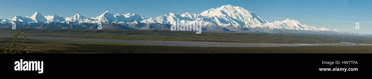 Die Alaska Range und Flusses Mckinley Bar im Denali-Nationalpark, Alaska. Stockfoto