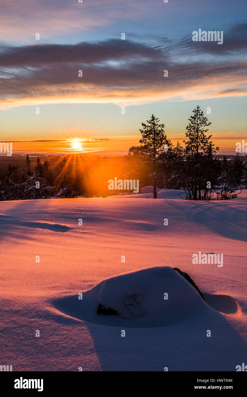 Winter-Sonnenaufgang in Martimoaapa, Finnland Stockfoto