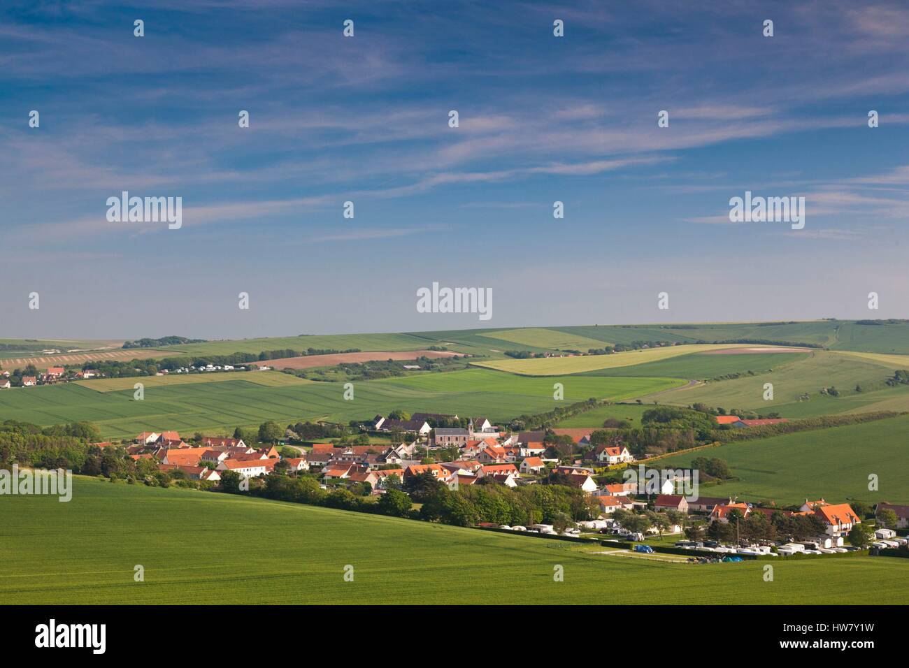 Frankreich, Pas-De-Calais, Cote-d-Opale-Bereich, Hamiot, Cap Blanc Nez Kap, erhöhten Blick auf die Stadt Hamiot Stockfoto