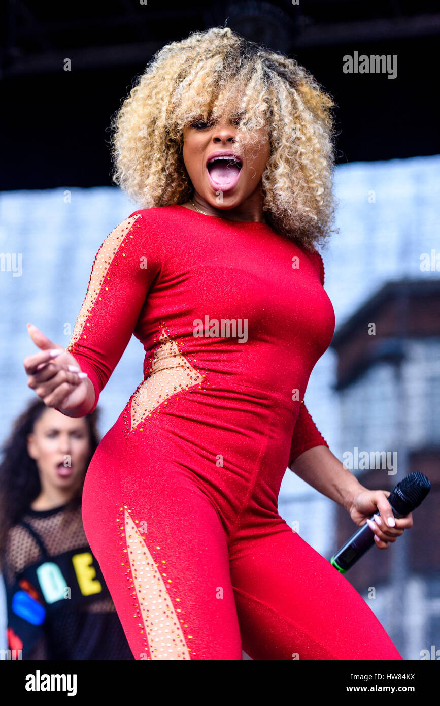 Belfast, Nordirland. 17 Mar 2017 - Fleur Osten spielt St. Patrick's Day Konzert Stockfoto