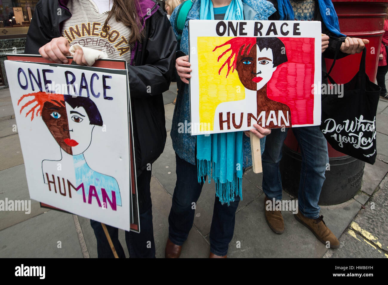 London, UK. 18. März 2017. Tag der Vereinten Nationen International Anti-Rassismus zieht Zehntausende von Demonstranten. © Guy Corbishley/Alamy Live-Nachrichten Stockfoto