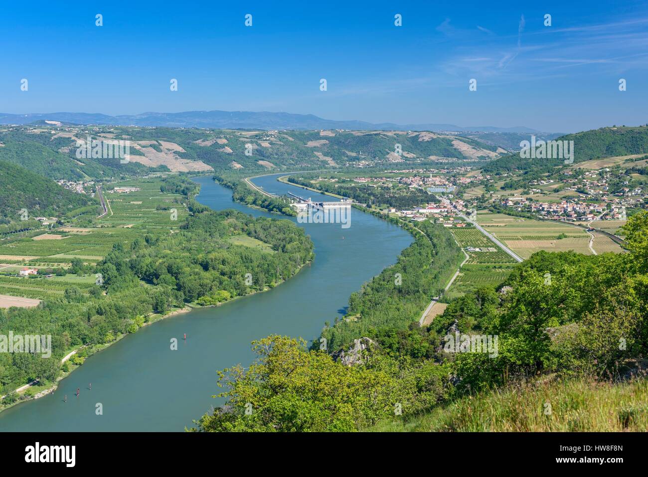 Frankreich Drome Tain L Hermitage Blick Vom Pierre Aiguille Belvedere Alt 336 M Rhone Gervans Und Seine Wasserkraftwerk Stockfotografie Alamy