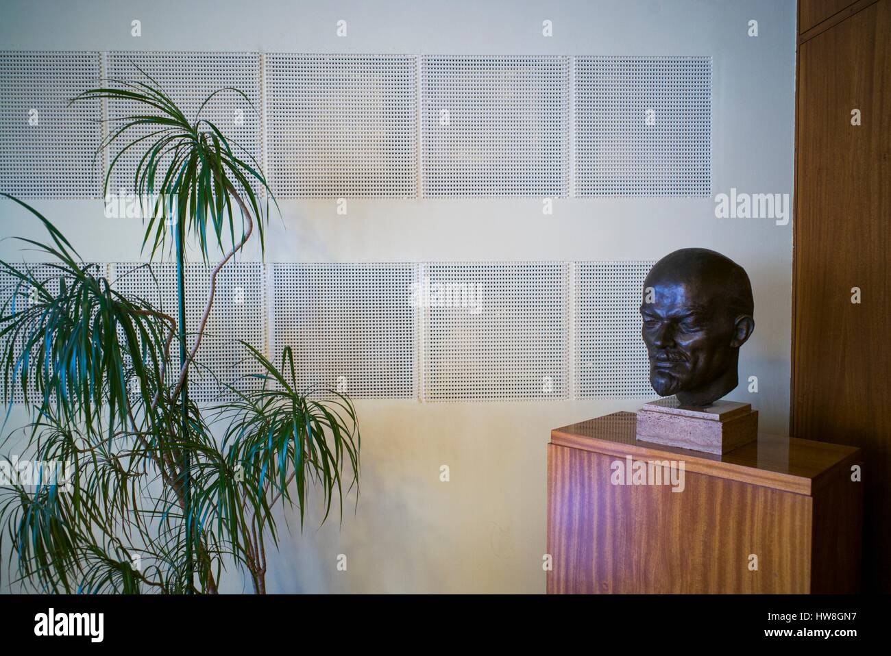 Deutschland, Berlin, Friendrichshain, Stasi-Museum, DDR-Zeiten Geheimpolizei Museum im ehemaligen Geheimnis Polizeipräsidium, Büste von Lenin Stockfoto Deutschland, Berlin, Friendrichshain, Stasi-Museum, DDR-Zeiten Geheimpolizei Museum im ehemaligen Geheimnis Polizeipräsidium, Büste von Lenin Stockfoto