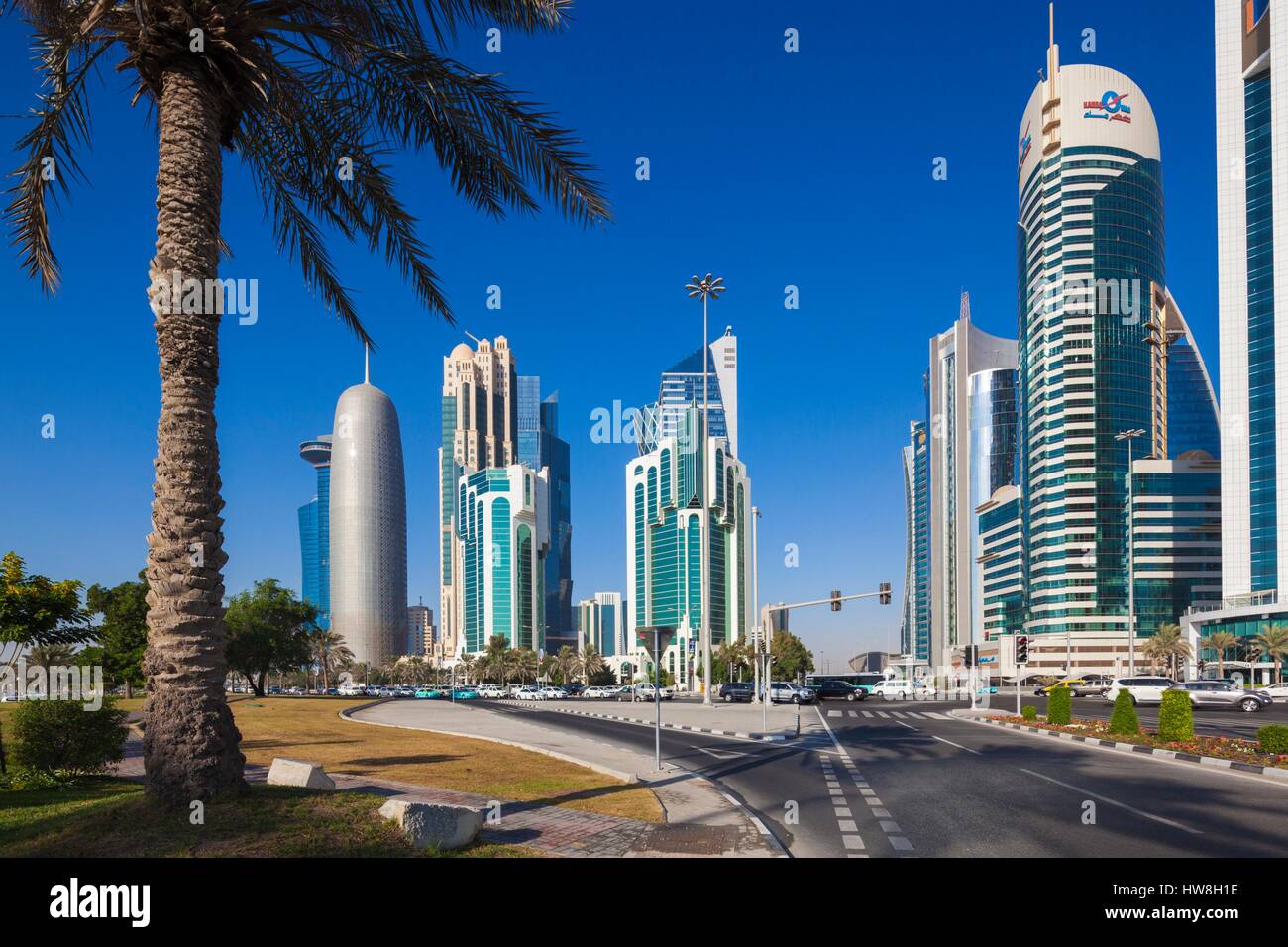 Katar, Doha, Doha Bay, West Bay Wolkenkratzer, morgen Stockfoto