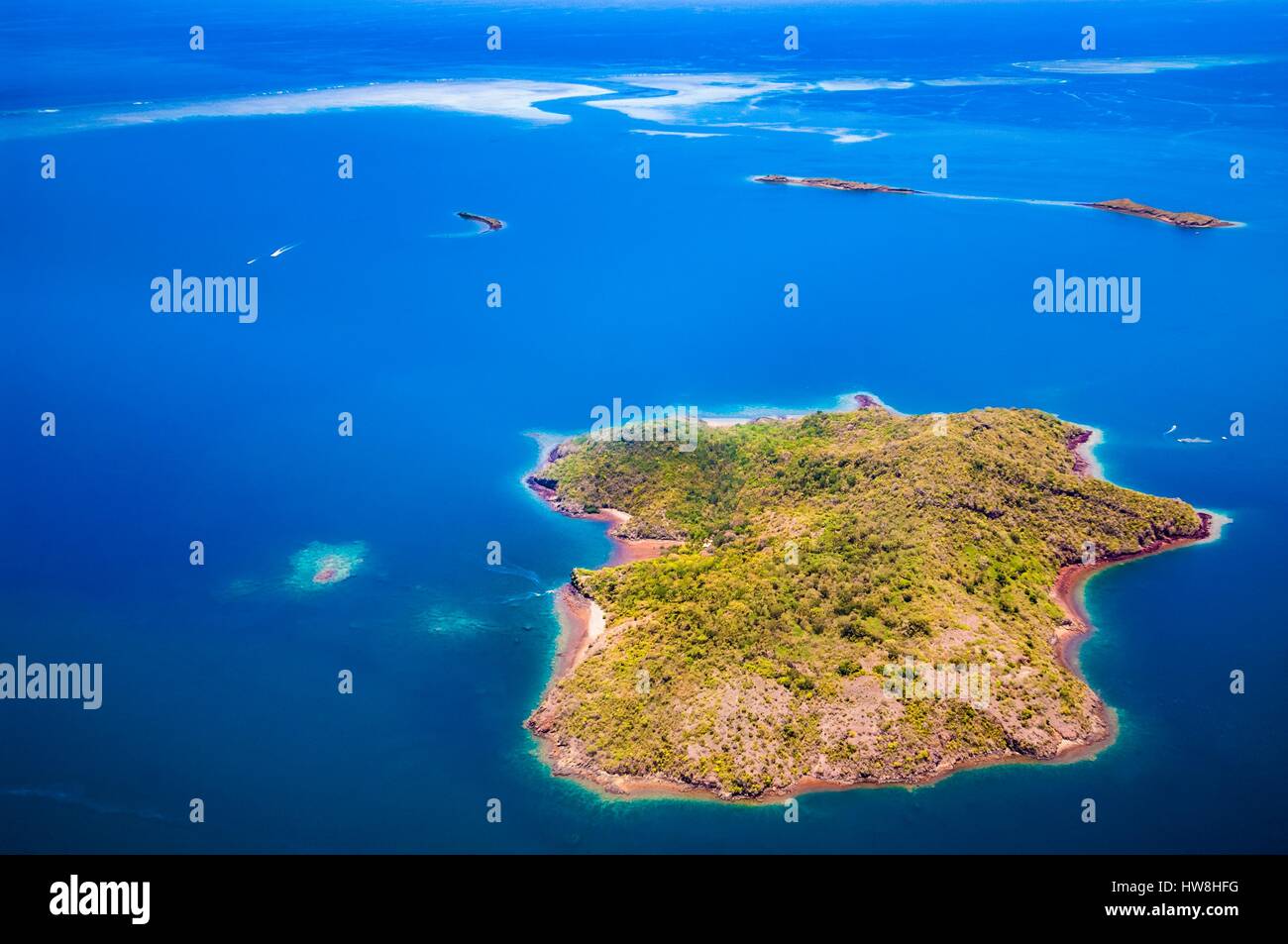 Frankreich, Insel Mayotte (französische überseeische Departements), die Lagune, das Coral Reef, die Insel M'Bouzi im Vordergrund, Pouhou, Hajangoua und Kolo IVSS-Inseln, Passe en S im Hintergrund (Luftbild) Stockfoto