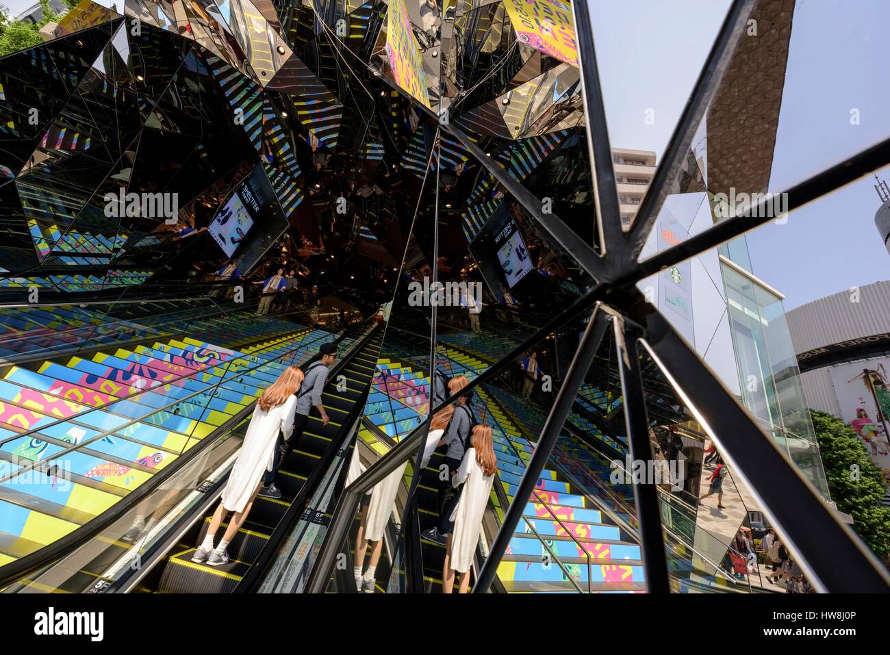 Japan, Honshu Insel, Tokio, Harajuku Bezirk, Eingangshalle des kommerziellen Zentrums in Harajuku, Stockfoto