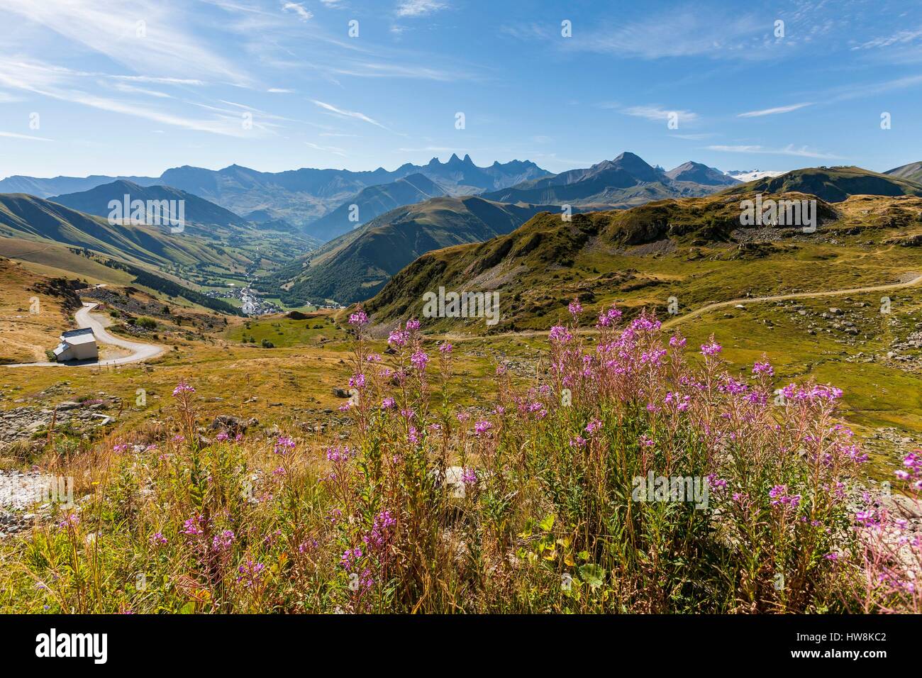 Frankreich, Savoyen, Maurienne-Tal, die Nadeln von Arves Aussicht auf den Hals des Croix de Fer Stockfoto