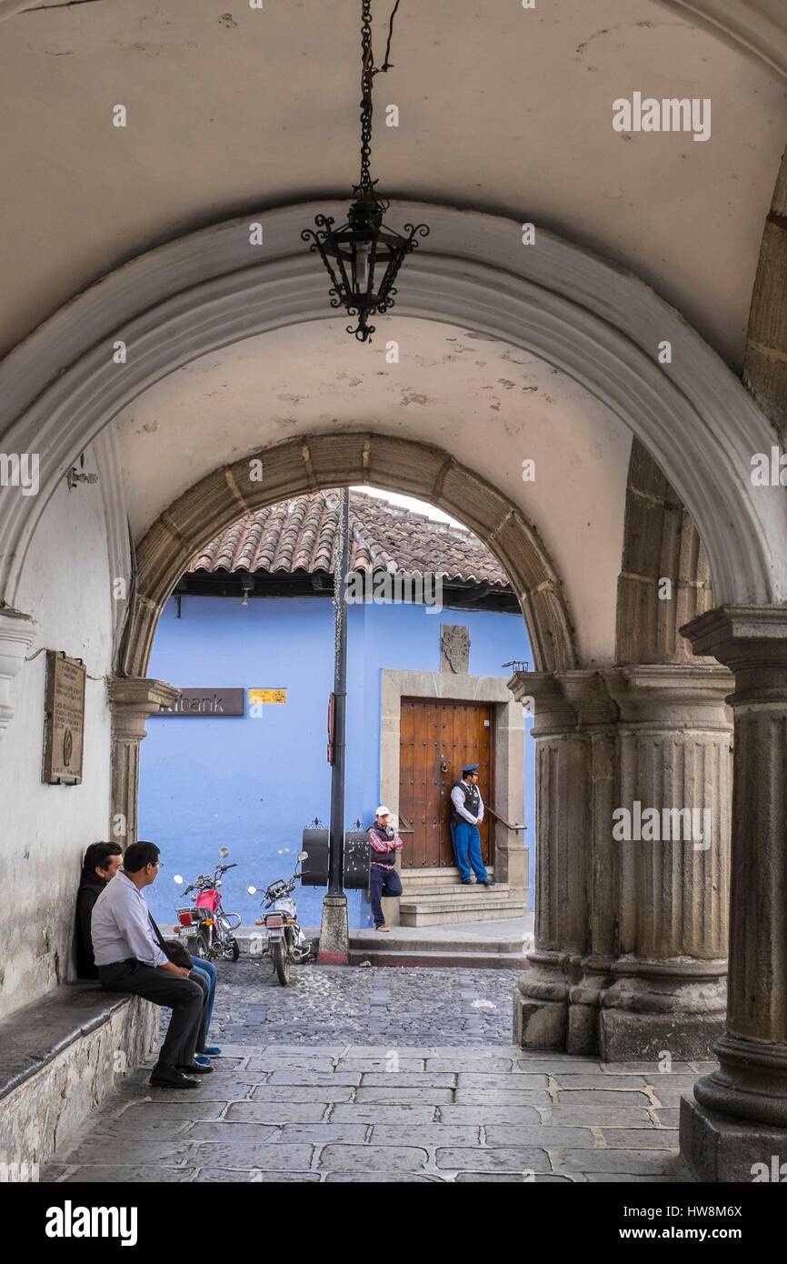 Guatemala, Sacatepequez Abteilung, Antigua Guatemala, als Weltkulturerbe von der UNESCO, Palacio del Ayuntamiento, ehemaliges Rathaus aus dem 18. Jahrhundert, dass die Häuser der Santiago Museum und das Alte Buch Museum Stockfoto