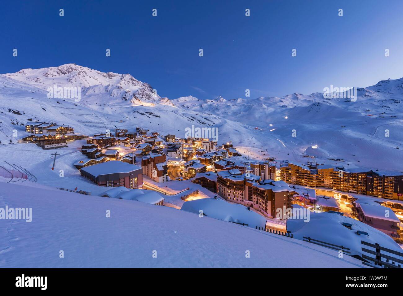 Frankreich, Savoyen, Val Thorens, Blick auf Aiguille de Peclet (3562 m) und der Cime Caron (3195m) auf der rechten Seite Stockfoto