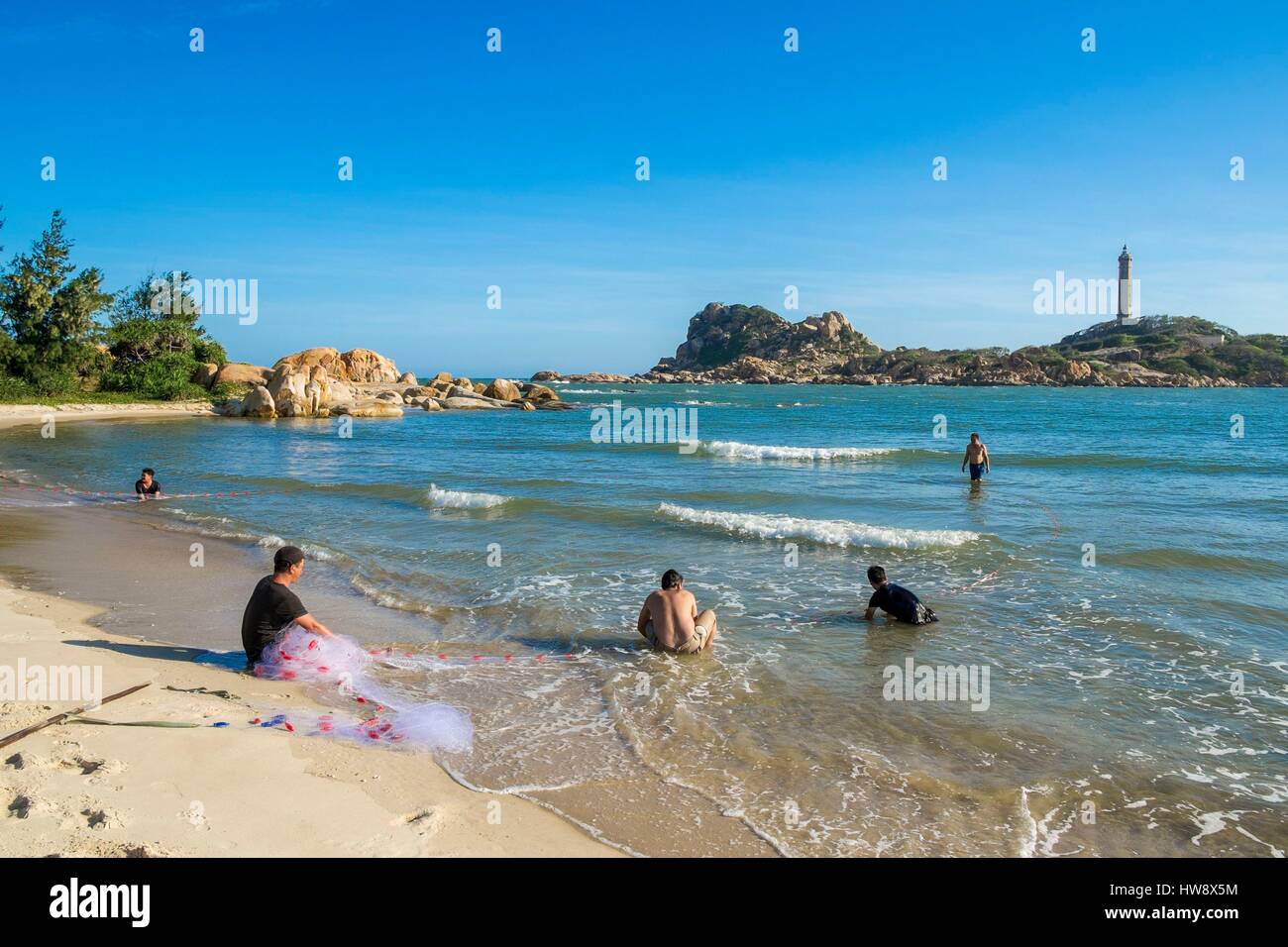 Vietnam, Provinz Binh Thuan, Mui Ne rund 40 km südlich, Leuchtturm und Strand von Ke Ga Stockfoto