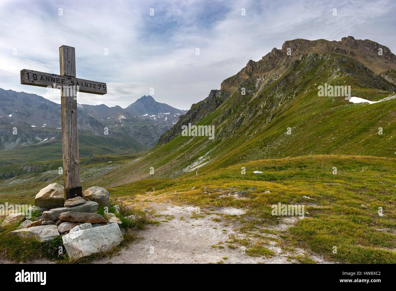 Schweiz, Wallis, Val Hérens, Col de Cou (2529 m) und der Mont Gautier (2696 m) Stockfoto