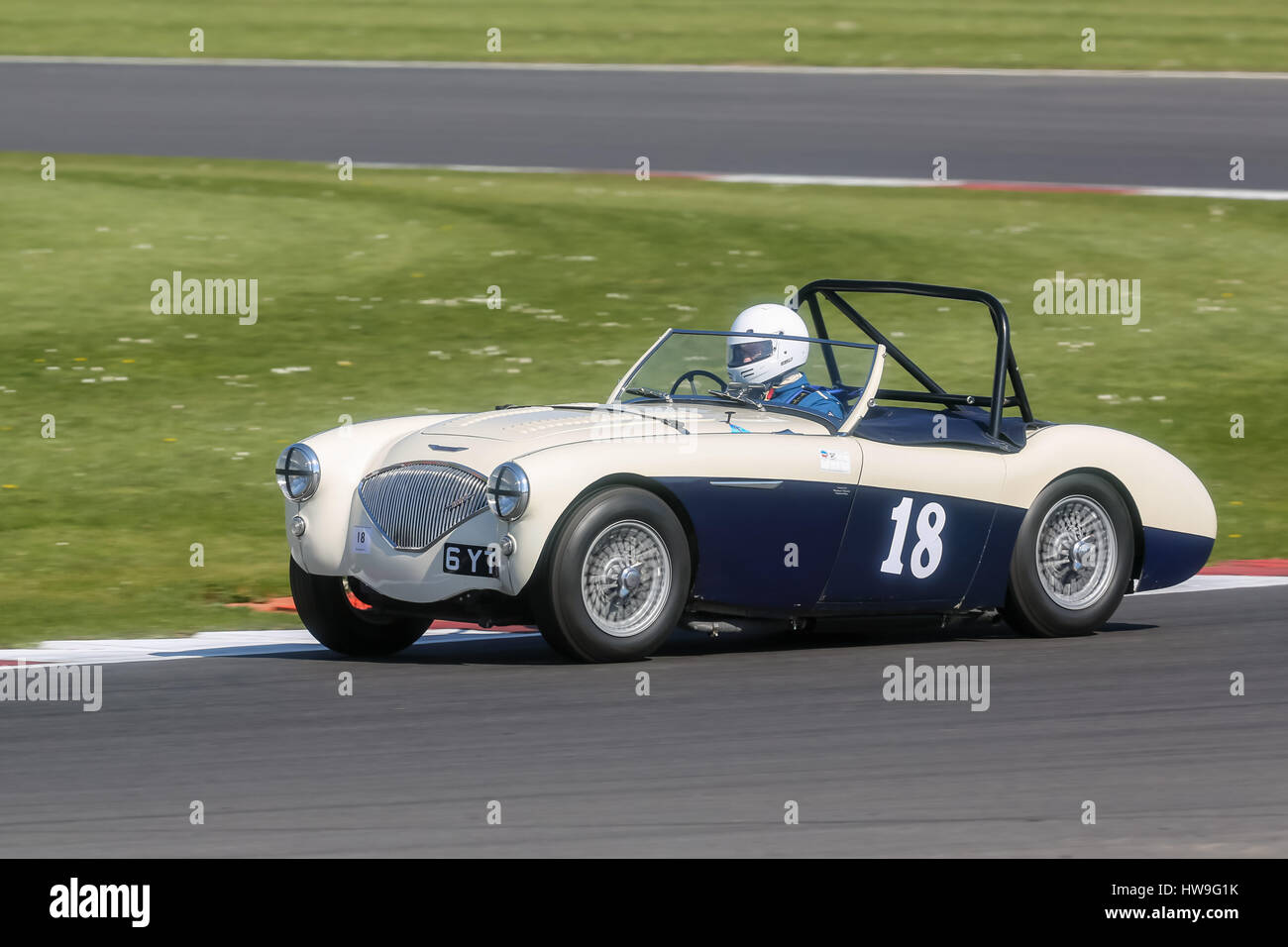 Aufgenommen in der Vintage Sports Car Club (VSCC) Frühling starten Sitzung in Silverstone am 18. April 2015 Stockfoto