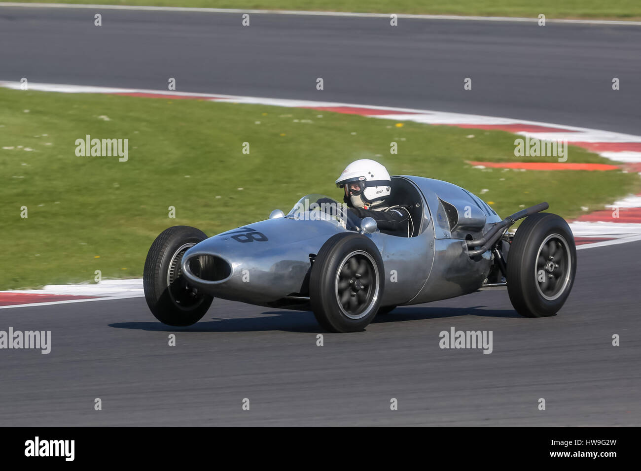 Aufgenommen in der Vintage Sports Car Club (VSCC) Frühling starten Sitzung in Silverstone am 18. April 2015 Stockfoto