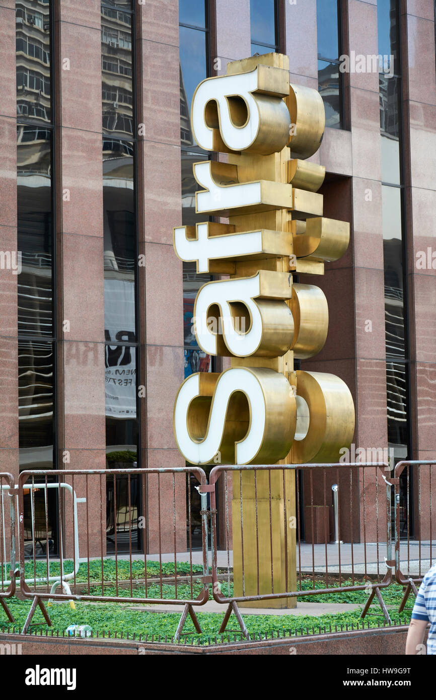 Sao Paulo, Brasilien - 23. Oktober 2016: Gebäude und Logo von Safra Bank in Avenida Paulista. Banco Safra ist eine brasilianische Privatbank. Stockfoto