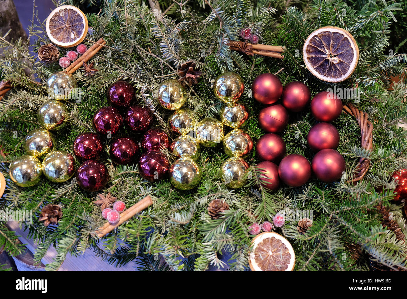 Weihnachts-Deko-Shop am 12. Dezember 2014 in Hallstatt, Österreich. Stockfoto