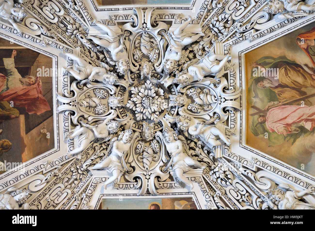 Fragment der Kuppel in der Kapelle des Heiligen Geistes, Salzburger Dom am 13. Dezember 2014 in Salzburg, Österreich. Stockfoto