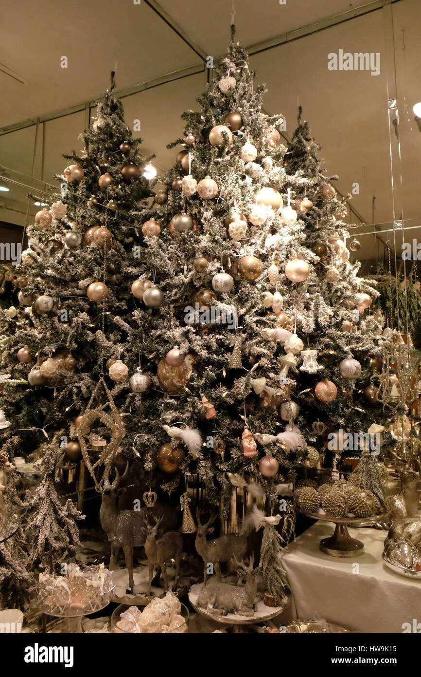 Weihnachten Dekoration Shop auf 13. Dezember 2008 in Salzburg, Österreich. Stockfoto