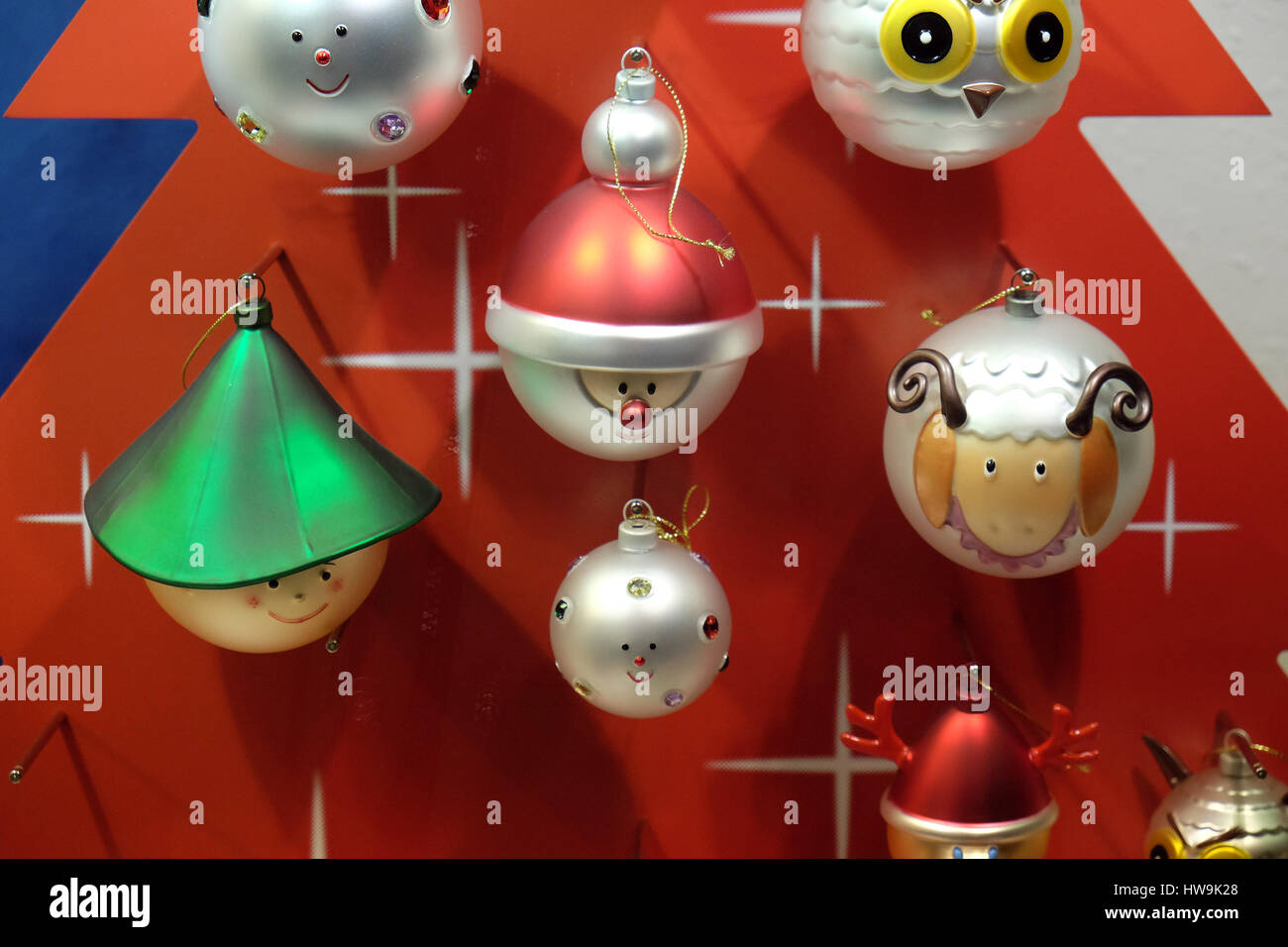 Weihnachts-Deko-Shop am 13. Dezember 2014 in Hallein, Österreich. Stockfoto