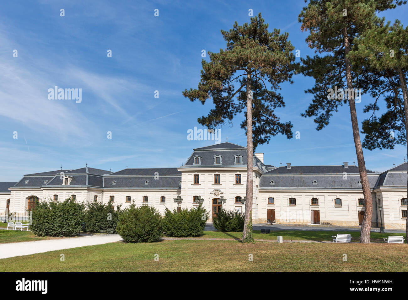 Kutschenmuseum oder Kutschenmuseum im ehemaligen Pferdestall und Remise, auch genannt remise oder Haus in Schloss Festetics, Keszthely, Ungarn zu coachen. Es Stockfoto