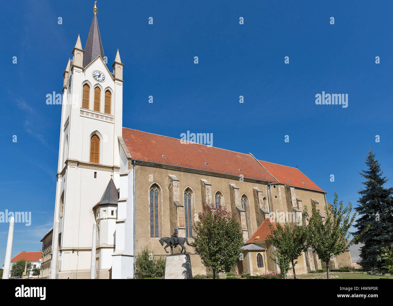 Gotische Franziskanerkirche Pfarrkirche in Kezsthely, Ungarn. 1390 erbaute und renovierte im 19. Jahrhundert im barocken Stil, gibt es eine imposante Neo Gothic Stockfoto