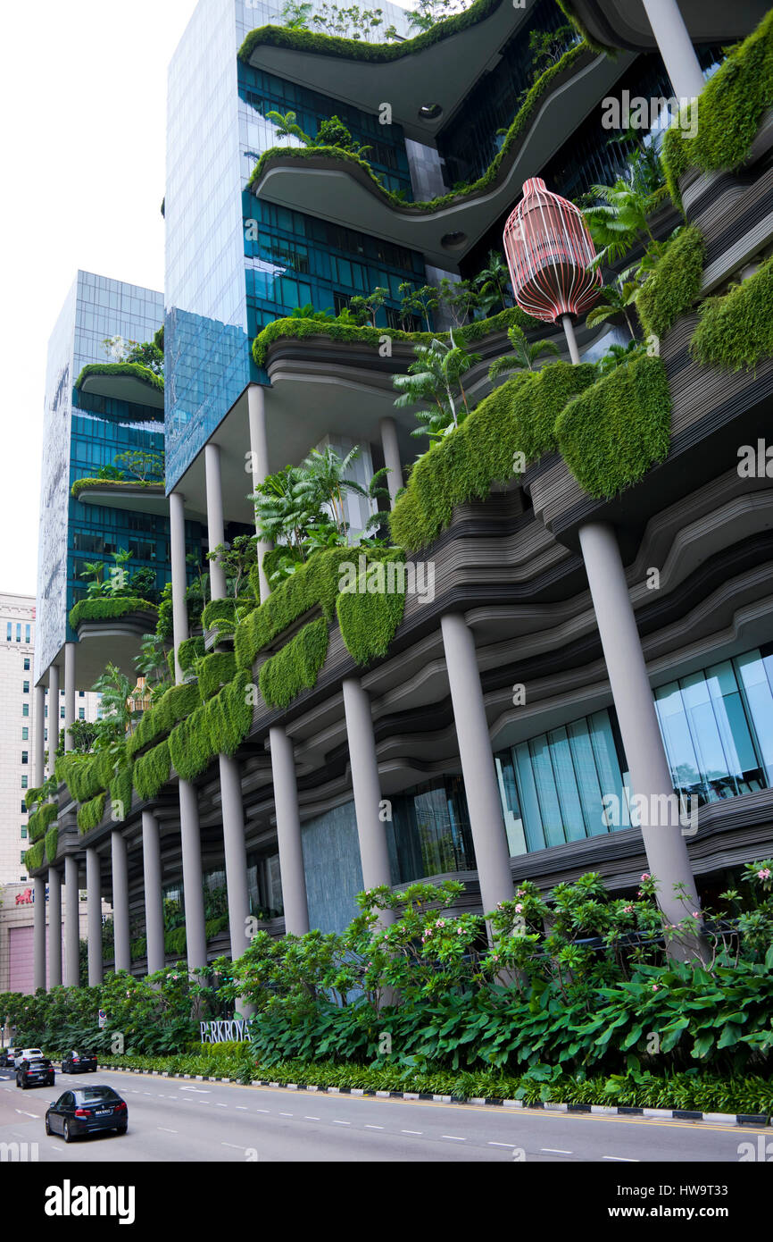 Vertikale Ansicht von den verrückten Parkroyal Gebäude in Singapur. Stockfoto