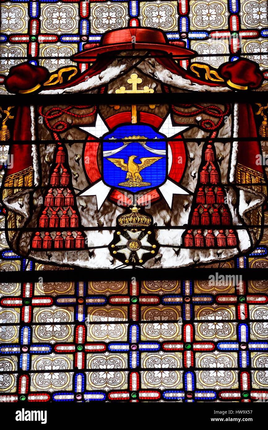 Frankreich, Corse du Sud, Ajaccio, fesch Palast, kaiserliche Kapelle Buntglasfenster mit Waffen und kirchlichen Attribute von Kardinal Fesch Stockfoto