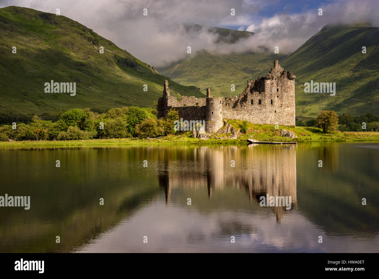 Reflexion des Kilchurn Castle in Loch Awe, Highlands, Schottland Stockfoto