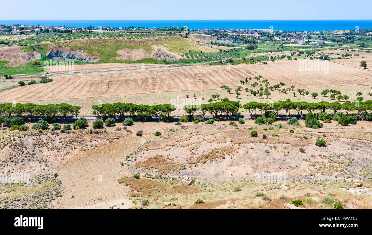 Reisen Sie nach Italien - Landschaft in der Nähe von Agrigento Stadt auf Küste des Mittelmeeres in Sizilien Stockfoto