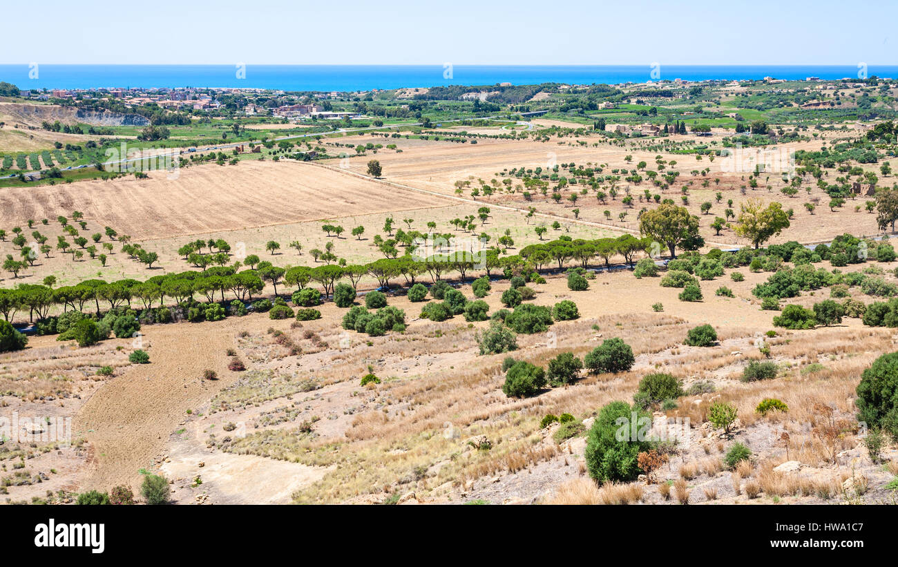 Reisen Sie nach Italien - Landschaft in der Nähe von Agrigento Stadt auf Küste des Mittelmeeres in Sizilien Stockfoto