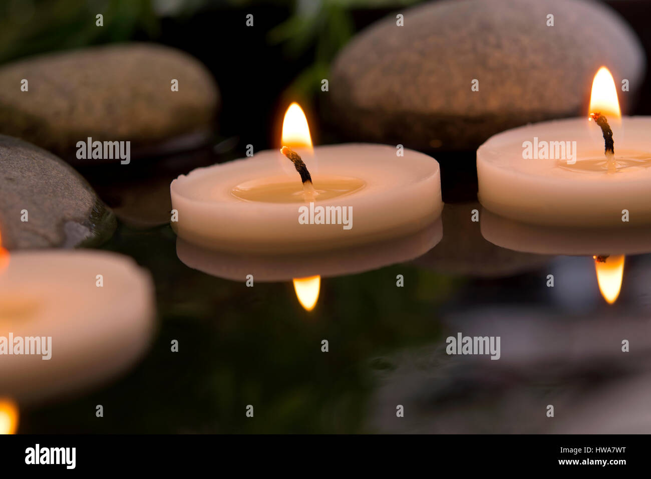 gedämpfte Meditation Kerzen Stockfoto