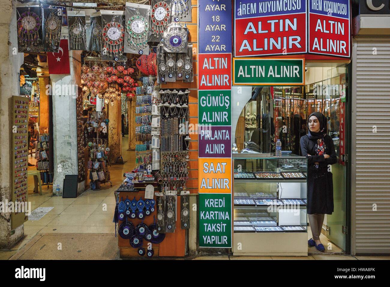 Türkei, Istanbul, Beyazit, Kapali Carsi, Basar, Markthalle, Markt-Szene in einer Gasse des Marktes abgedeckt Grand Bazaar Stockfoto