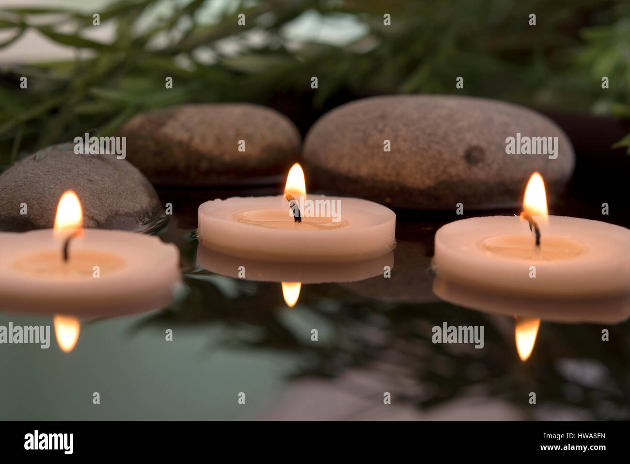 gedämpfte Meditation Kerzen Stockfoto