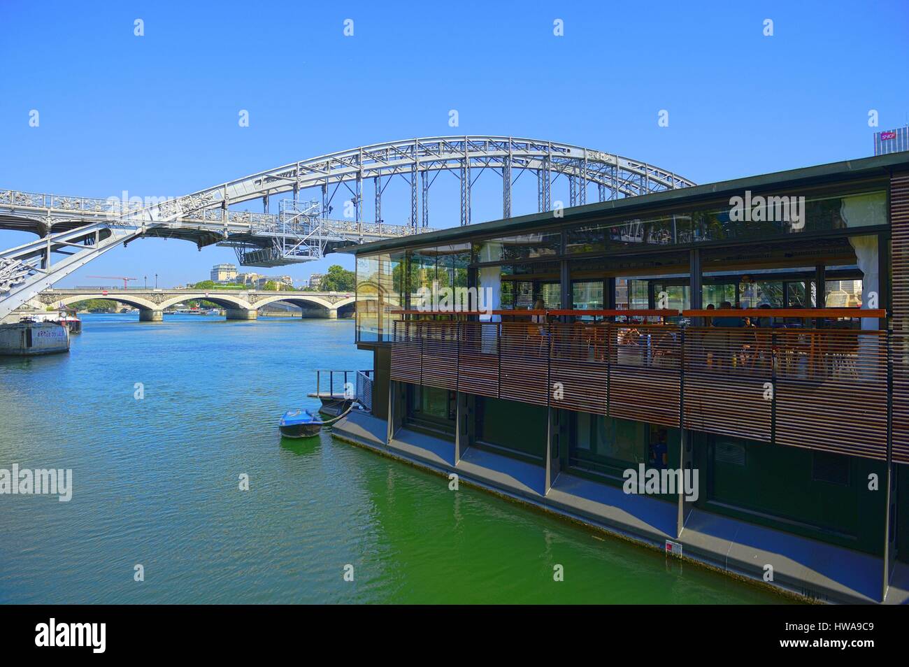 Frankreich, Paris, Viadukt Tolbiac, ab Hotel Paris Seine ist das erste Hotel und schwimmende Bar in Paris Stockfoto